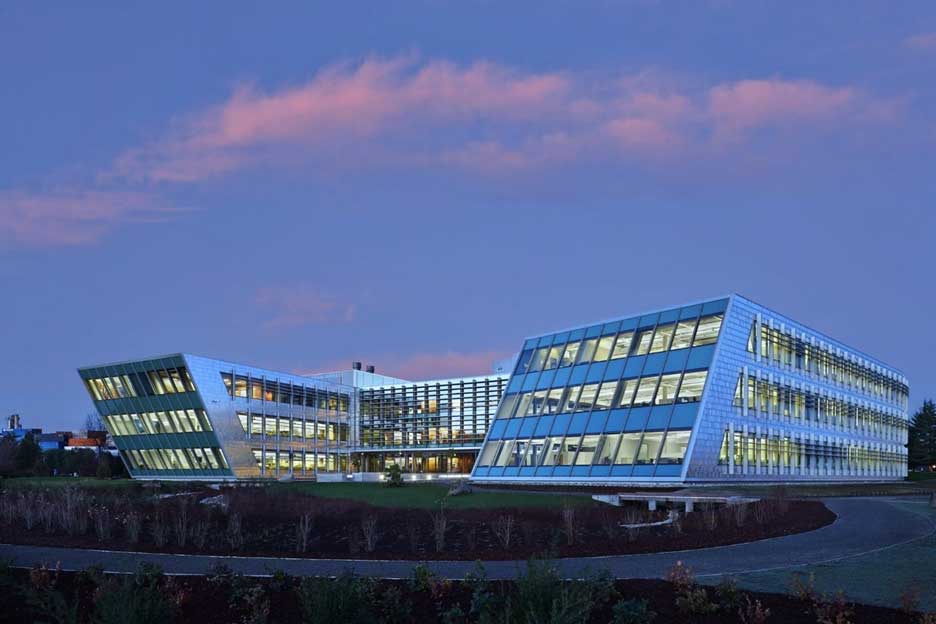 The Downward- and Upward-facing Ends of Federal Center South Building 1202 (ZGF 2025)