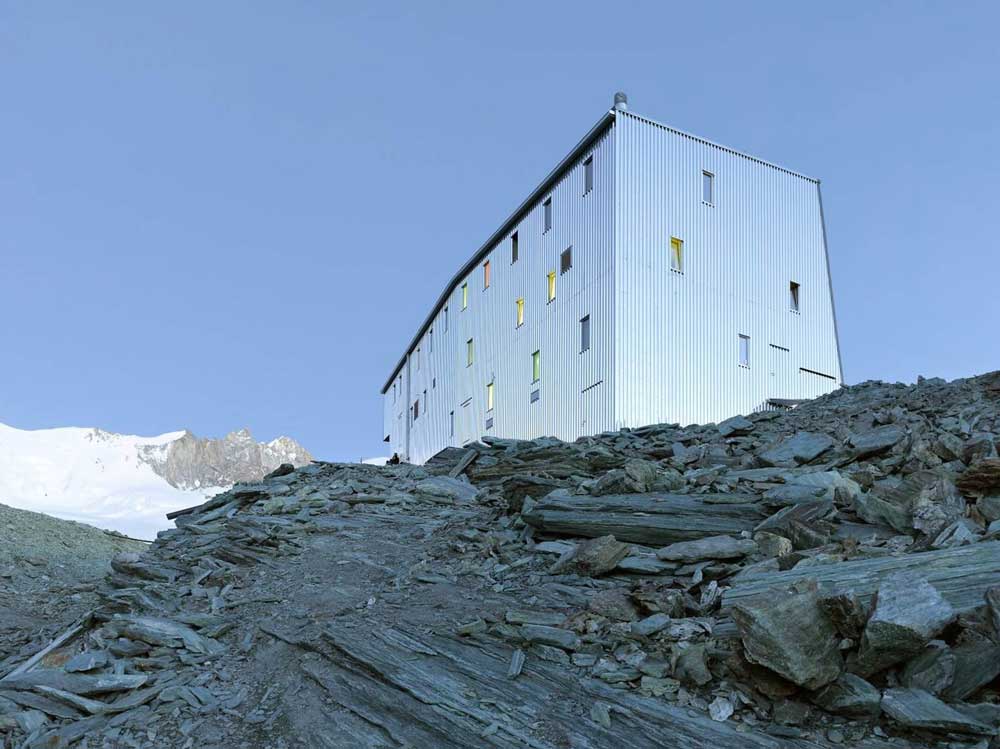 The New Tracuit Mountain Hut on a Rocky Ridge in the Swiss Alps (Image by Thomas Jantscher)