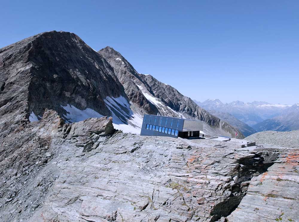 Solar Panel Wall on the South Side of the New Tracuit Mountain Hut (Image by Thomas Jantscher)
