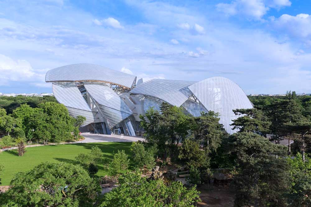 Foundation Louis Vuitton: the Garden Building in Bois de Boulogne Park (Image Courtesy of Arch2O)