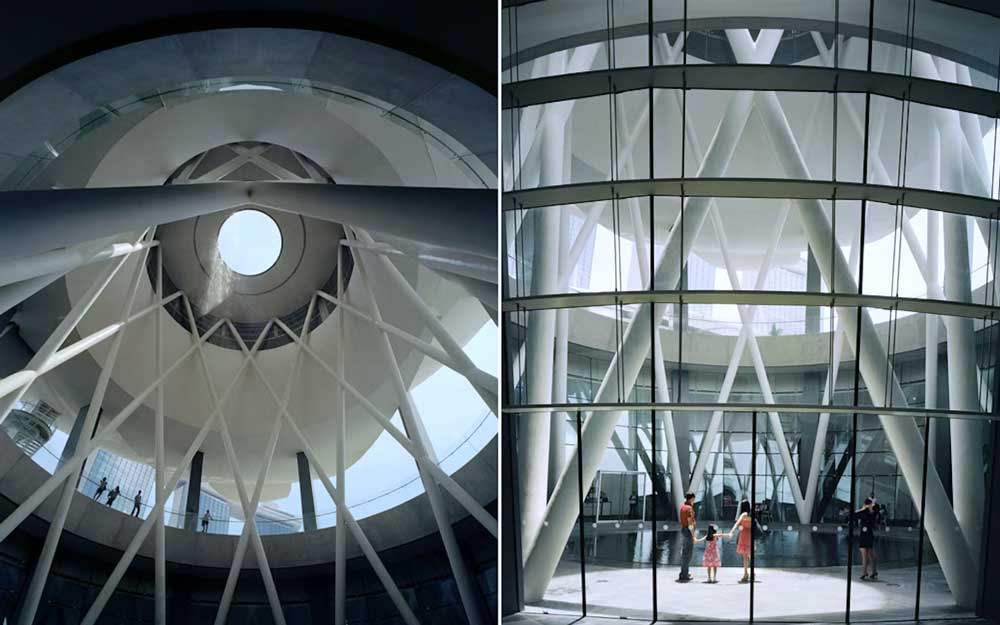 The Dish-shaped Roof of ArtScience Museum (Image Courtesy of Safdie Architects 2025)