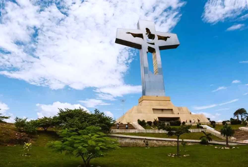 Christ of Chiapas is Composed of A cross and A two-story Building Beneath (Photo Courtesy of TV AZTECA CHIAPAS 2025)