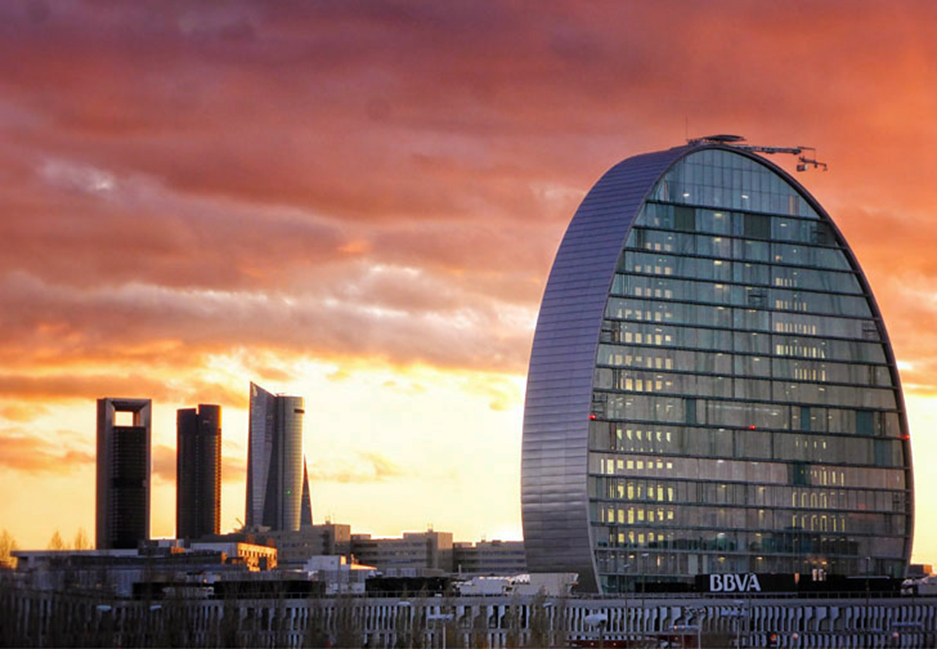 La Vela Curvature Covered with 304L 2B Finish Plates (Photo Courtesy of Grupo Tecma Red 2015)