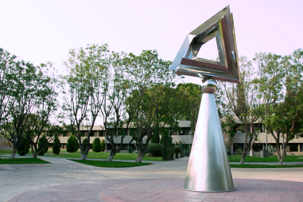 Different Finishes of 304 Stainless Steels Applied to Haceros Inolvidables (Photo Courtesy of IMINOX 2018)