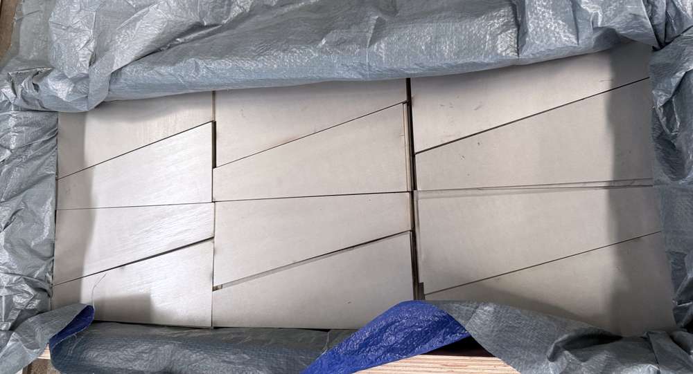 Trapezoid stainless steel plates by laser cutting