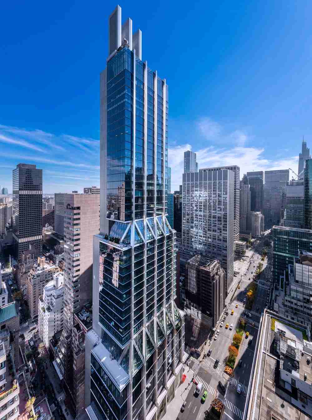425 Park Avenue Located in Midtown Manhattan (Photo Courtesy of Alan Schindler & ArchEyes)