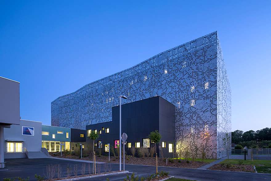 Background Information of Archives Départementales du Nord – Lille (Photo Courtesy of Zigzag Architecture)