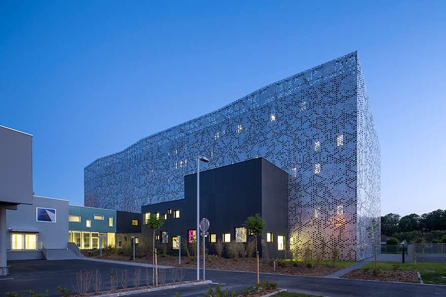 Archives Départementales du Nord Linked with the Existing Buildings after the Reorganization of the Place (Phtoto Courtesy of Zigzag Architecture)